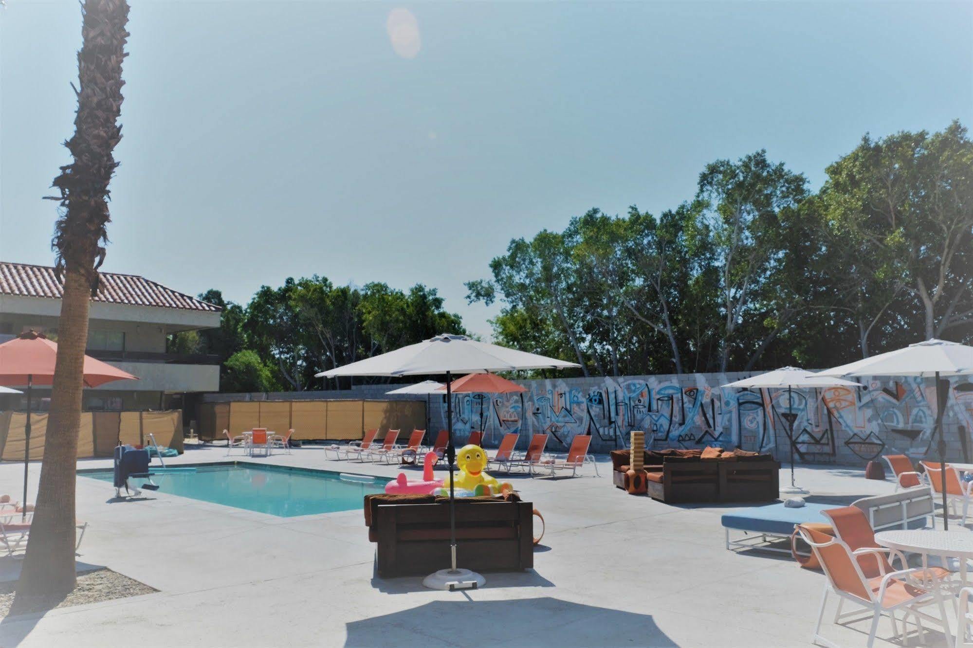 The Infusion Beach Club 棕榈泉 外观 照片